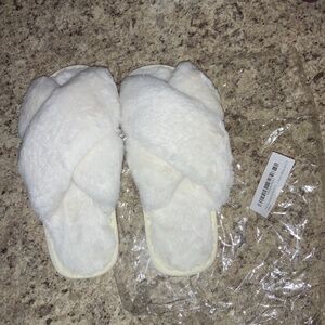 Women’s Slippers Never Worn Size 6-7